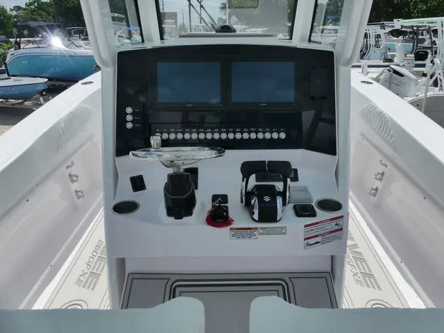 Slide: The Image of Twin Vee 260 GFX2 CC 2026 - 11