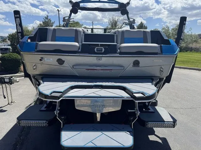 Slide: The Image of Malibu Wakesetter 25 LSV 2022 - 14