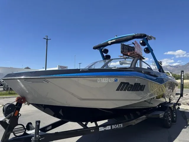 Slide: The Image of Malibu Wakesetter 25 LSV 2022 - 3