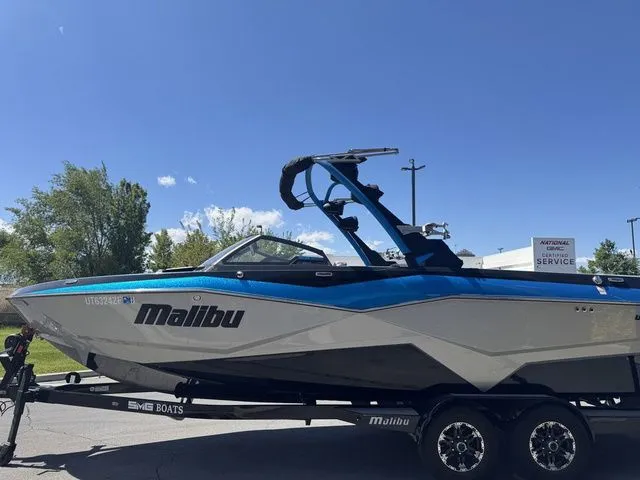 Slide: The Image of Malibu Wakesetter 25 LSV 2022 - 4