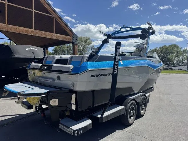 Slide: The Image of Malibu Wakesetter 25 LSV 2022 - 6