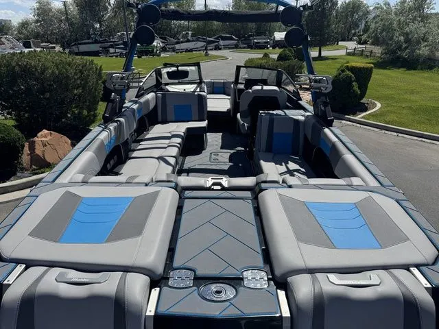 Slide: The Image of Malibu Wakesetter 25 LSV 2022 - 7