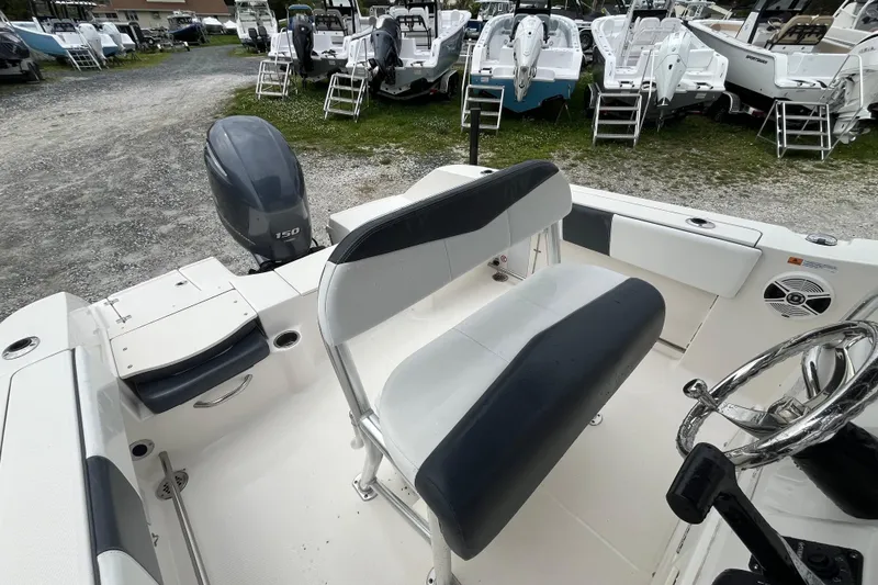 Slide: The Image of 2020 Robalo R200 Center Console boat interior with seating and outboard motor. - 8