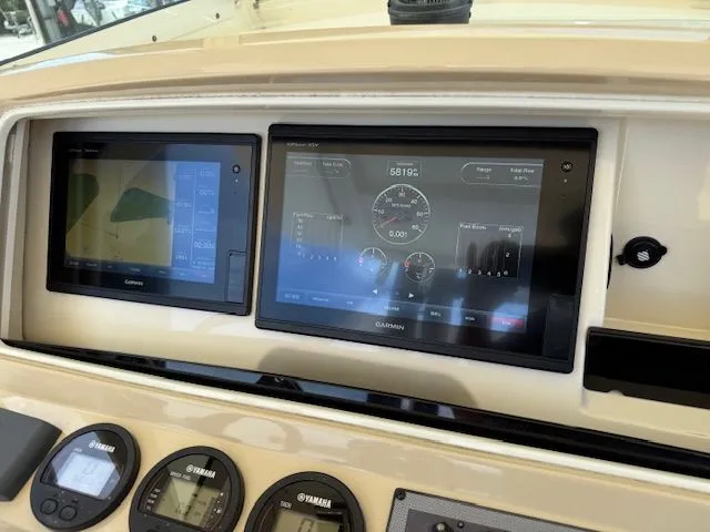 Slide: The Image of Dashboard of 2017 Scout 275 LXF boat with Garmin displays. - 21
