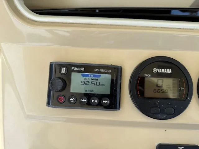 Slide: The Image of Fusion MS-NRX300 and Yamaha tachometer on 2017 Scout 275 LXF. - 22