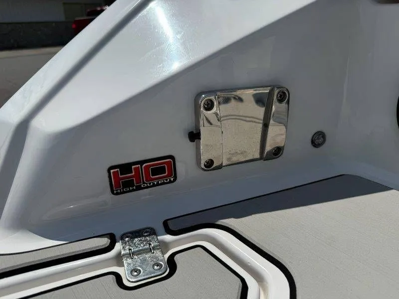 Slide: The Image of 2018 Scarab 255 ID Wake Ed with HO emblem. - 26