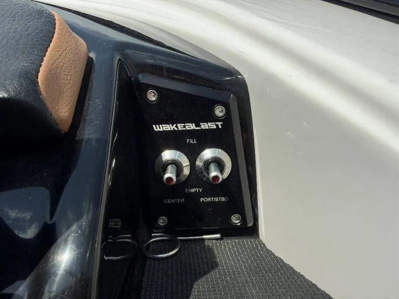 Slide: The Image of Scarab 255 ID Wake Ed 2018 Wakeblast control panel - 38