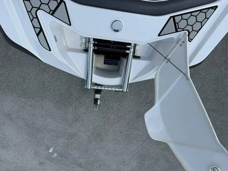 Slide: The Image of 2018 Scarab 255 ID Wake Ed boat stern with ladder. - 39