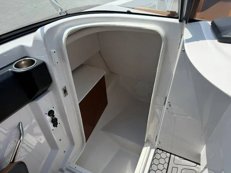 Slide: The Image of Interior of 2018 Scarab 255 ID Wake Ed boat. - 45
