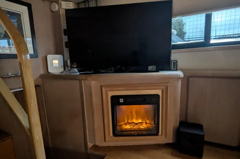 Slide: The Image of Interior of 1991 Californian 55 Cockpit Motor Yacht with TV and electric fireplace. - 43