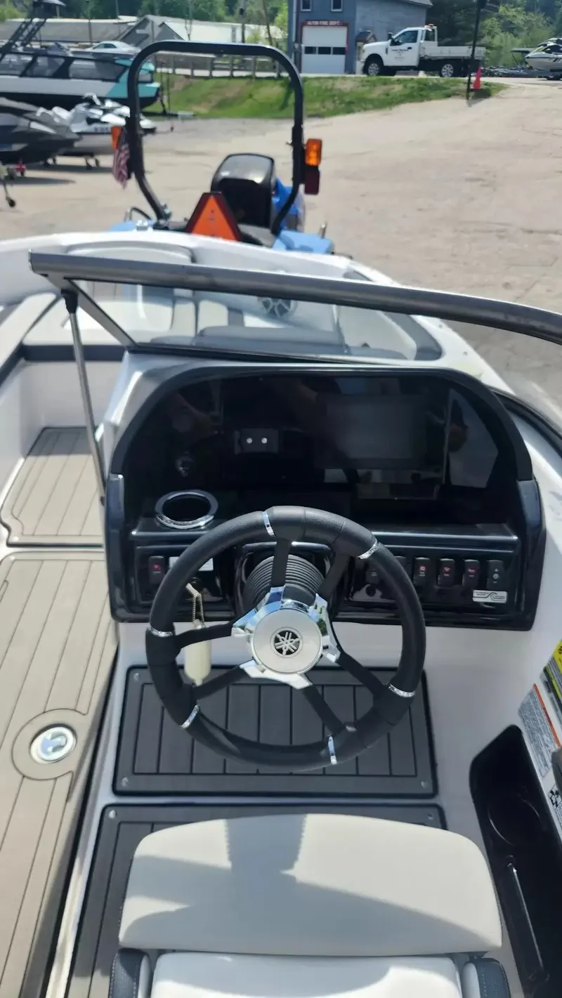 Slide: The Image of Yamaha 195S 2021 - 9