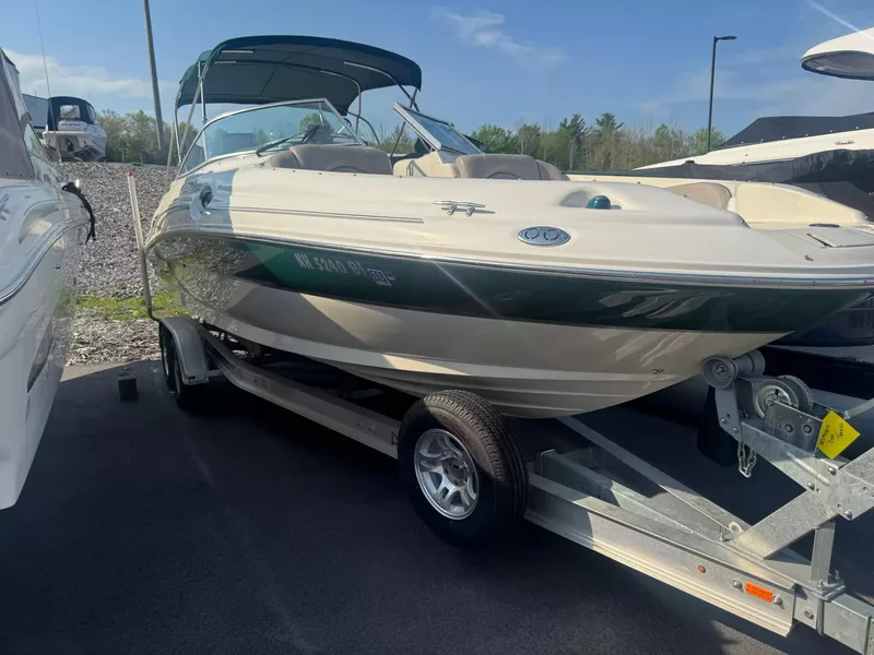 The Image of 2003 Sea Ray 270 Sundeck boat on trailer, side view. - 1