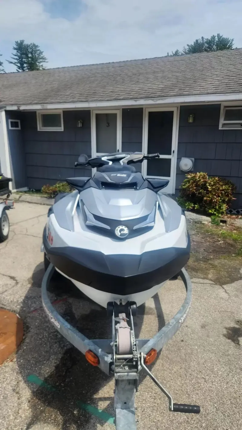Slide: The Image of Sea-Doo GTX LTD 300 SS 2024 - 4