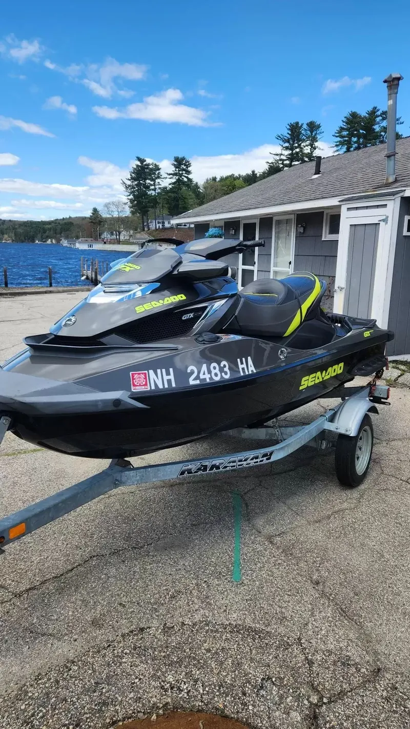 Slide: The Image of Sea-Doo GTX LTD is 260 2015 - 10