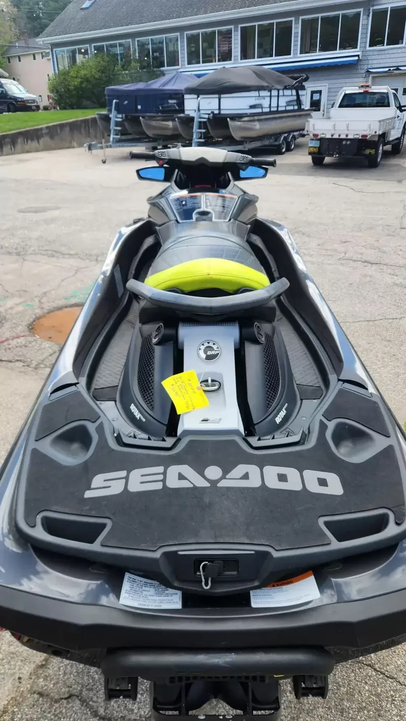 Slide: The Image of Sea-Doo GTX LTD is 260 2015 - 9