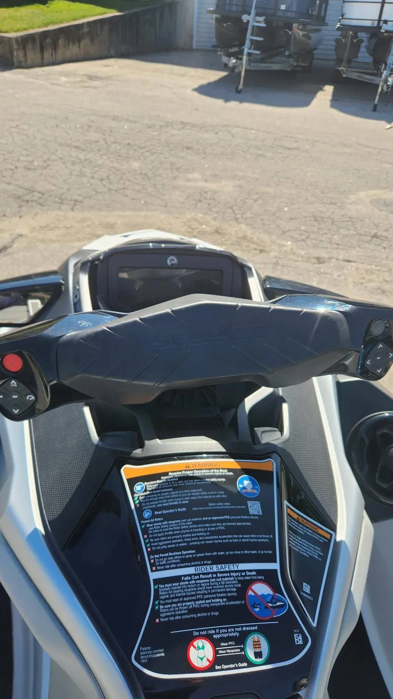 Slide: The Image of Sea-Doo GTX LTD 300 SS 2024 - 5