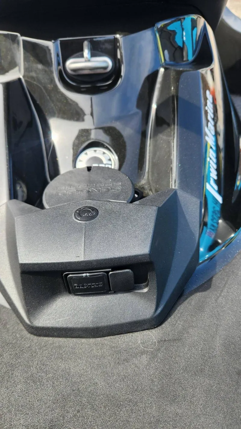 Slide: The Image of Sea-Doo GTX LTD 300 2017 - 11