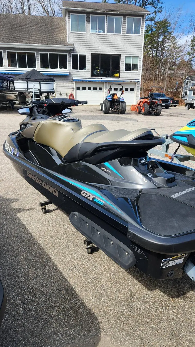 Slide: The Image of Sea-Doo GTX LTD 300 2017 - 5
