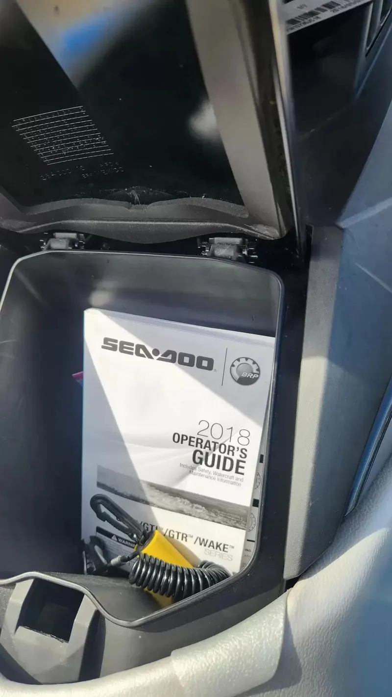 Slide: The Image of Sea-Doo GTI SE 155 2018 - 8