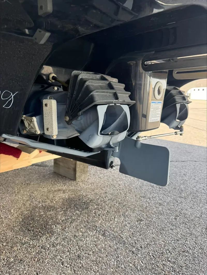 Slide: The Image of Yamaha 242X E-Series 2019 - 12