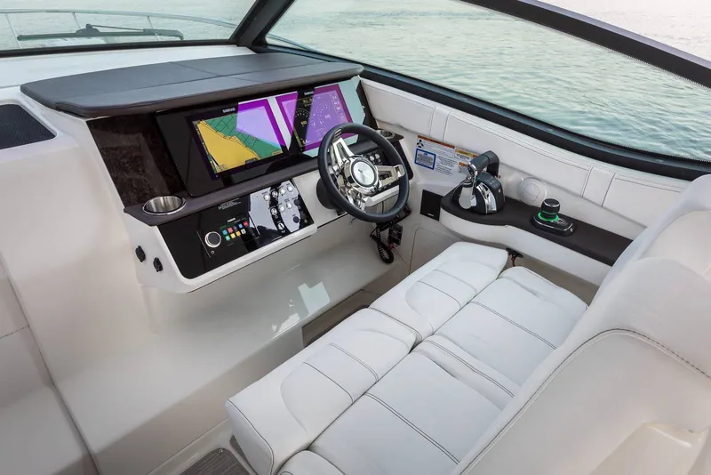 Slide: The Image of Sea Ray Sundancer 320 2025 - 16