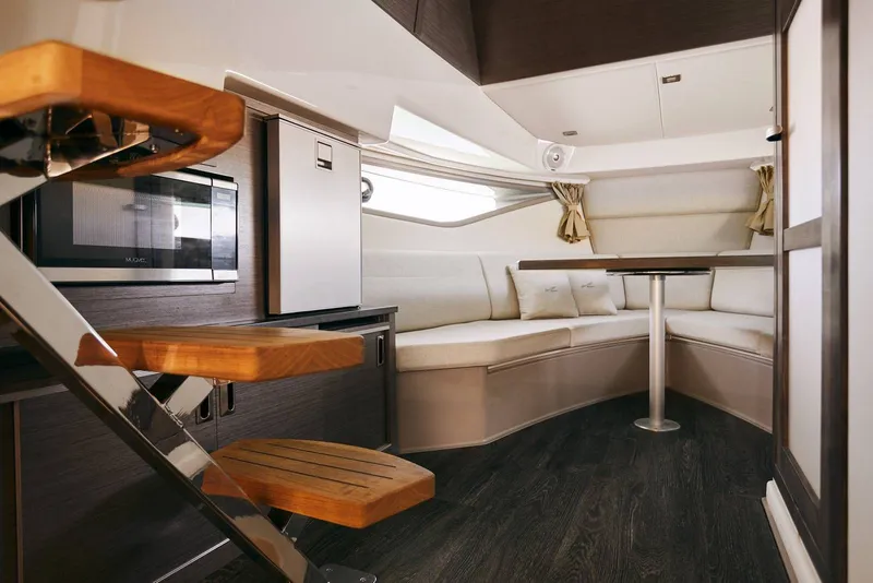 Slide: The Image of Sea Ray Sundancer 320 2025 - 20