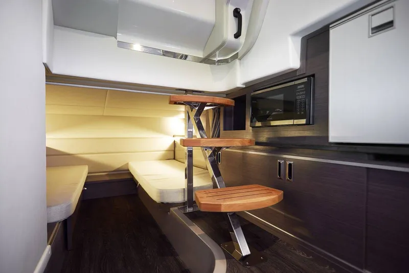Slide: The Image of Sea Ray Sundancer 320 2025 - 22