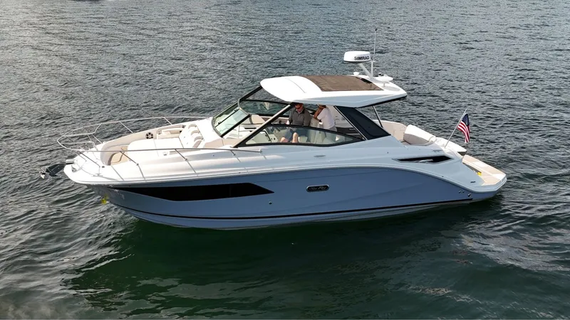 Slide: The Image of Sea Ray Sundancer 320 2025 - 4