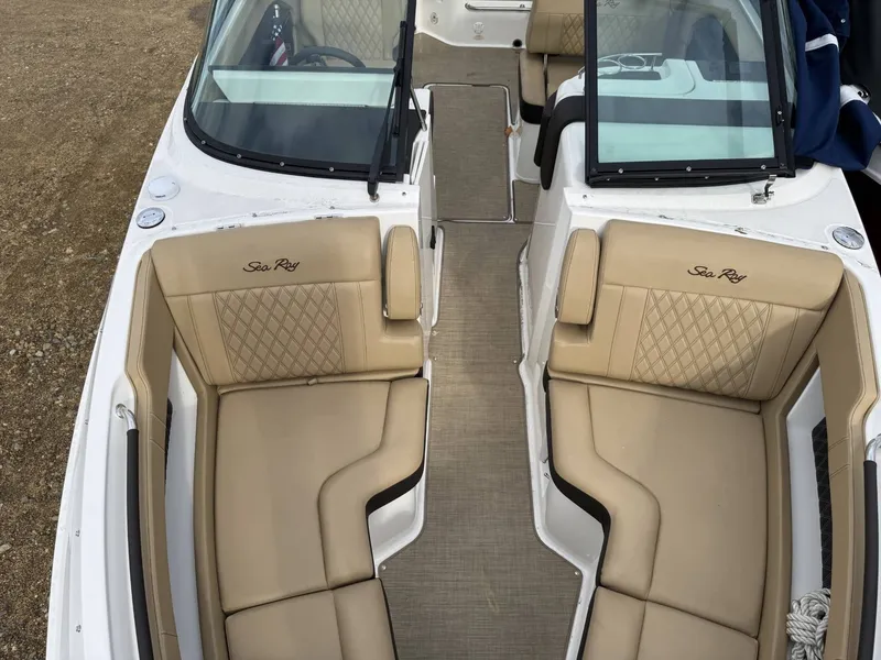 Slide: The Image of Sea Ray 250 SLX 2020 - 9