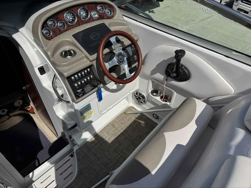 Slide: The Image of Crownline Boats 264CR 2015 - 17