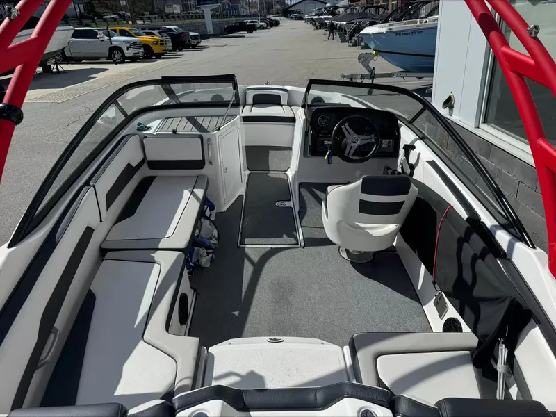 Slide: The Image of Yamaha AR195 2019 - 10