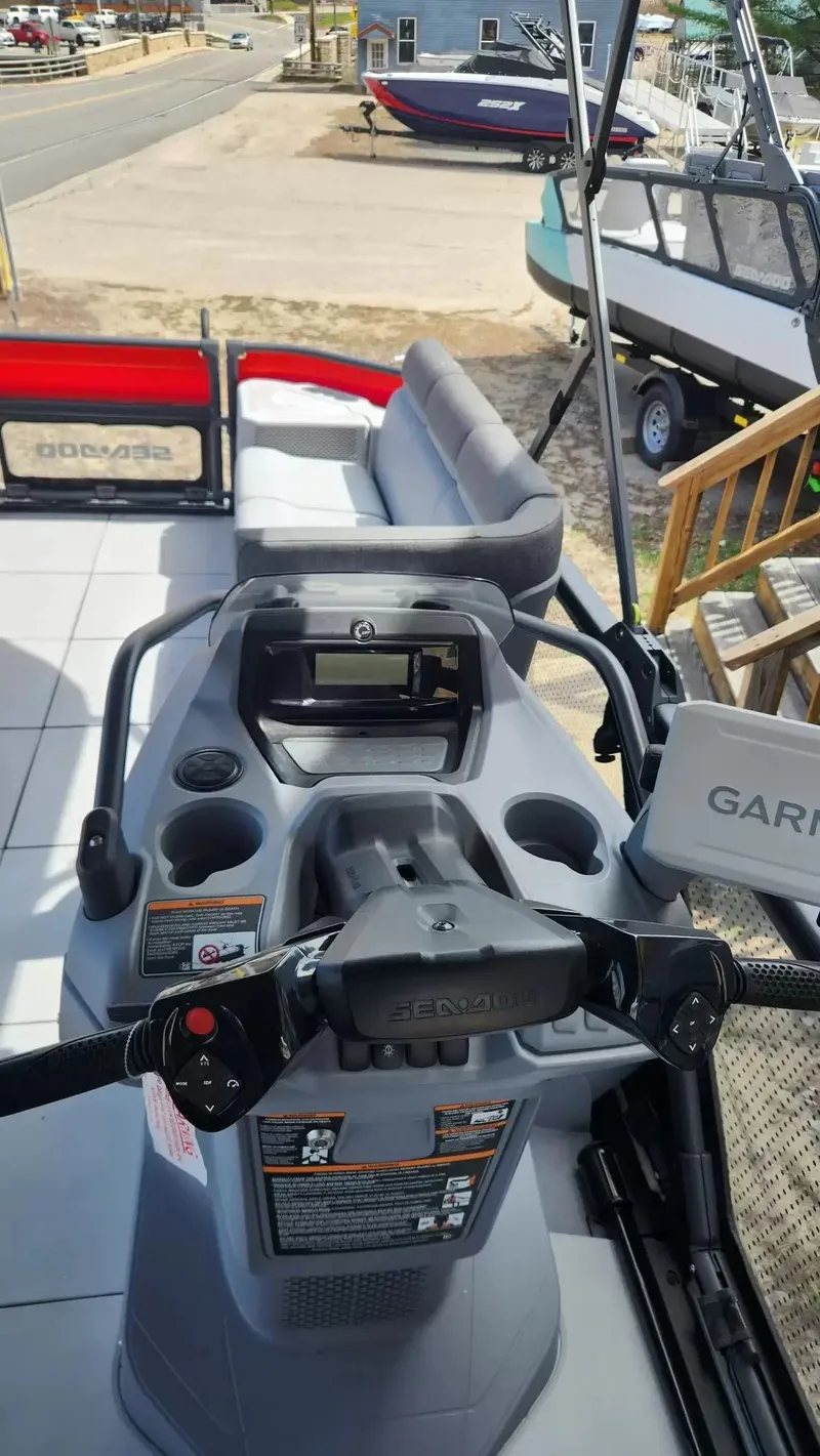 Slide: The Image of Sea-Doo Switch Cruise 21 2022 - 7