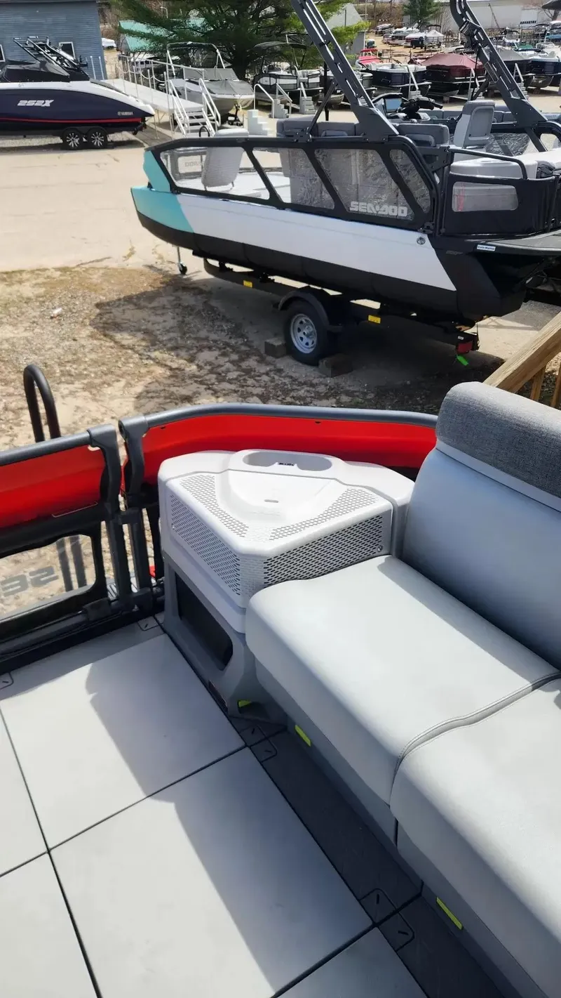 Slide: The Image of Sea-Doo Switch Cruise 21 2022 - 9
