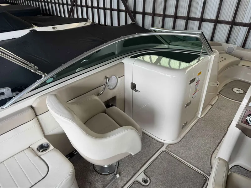 Slide: The Image of Sea Ray 260 Sundeck 2010 - 10