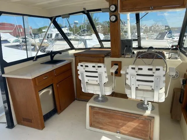 Slide: The Image of Interior of 1978 Hatteras 43 Double Cabin yacht. - 19