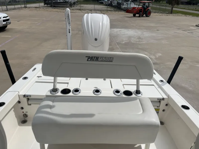 Slide: The Image of Rear view of a 2022 Pathfinder 2400 boat with seating bench. - 35