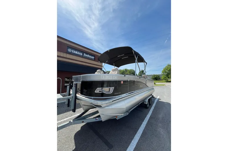 Slide: The Image of 2018 Avalon QF-23T pontoon boat parked outside Yamaha store. - 4
