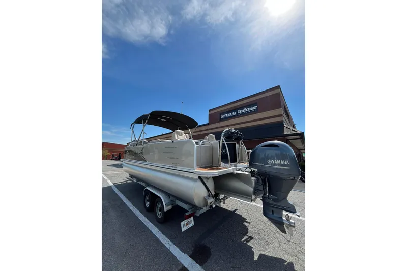 Slide: The Image of 2018 Avalon QF-23T pontoon boat parked outside Yamaha store. - 7