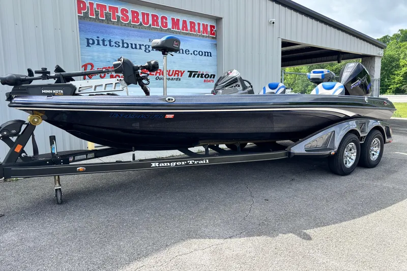 Slide: The Image of 2019 Ranger Z520L boat at Pittsburg Marine. - 1