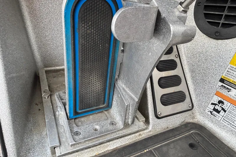 Slide: The Image of Close-up of 2019 Ranger Z520L boat pedal and footrest area. - 11