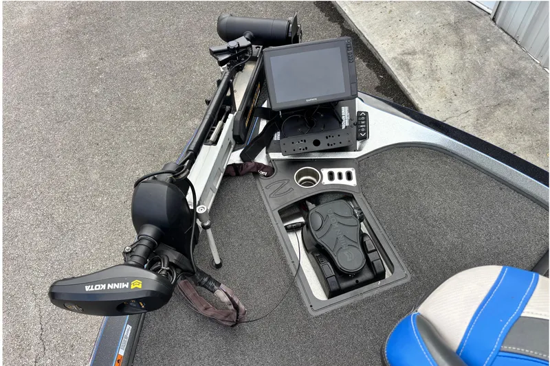 Slide: The Image of 2019 Ranger Z520L boat deck with Garmin fishfinder and Minn Kota trolling motor. - 2