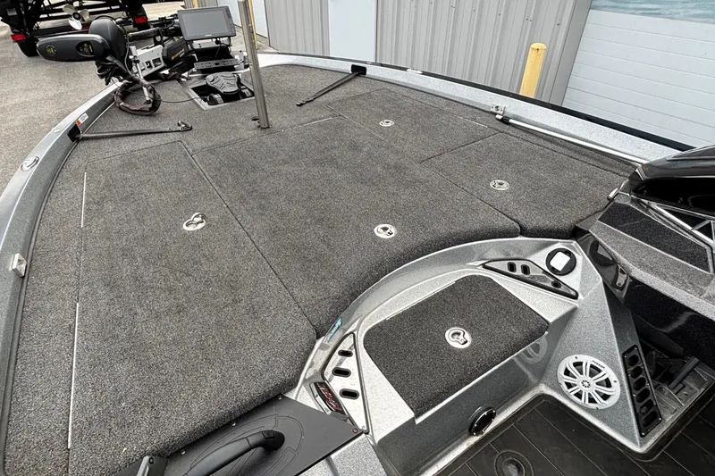 Slide: The Image of 2019 Ranger Z520L boat deck with fishing equipment and storage compartments. - 6