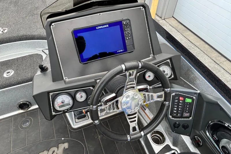 Slide: The Image of 2019 Ranger Z520L boat dashboard with steering wheel and Lowrance display. - 9