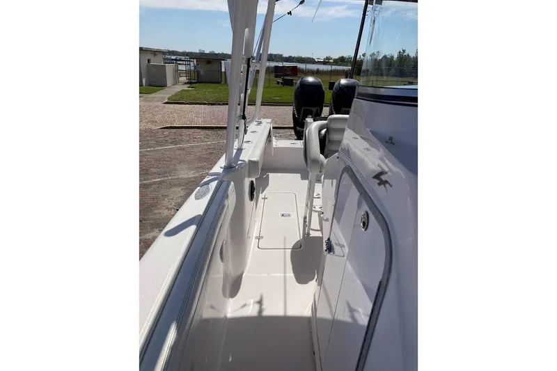 Slide: The Image of 2005 Donzi 35 ZF Daytona boat deck with seating and storage compartments. - 22