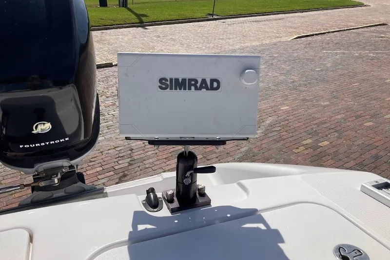 Slide: The Image of 2005 Donzi 35 ZF Daytona boat with Simrad navigation and Mercury FourStroke engine. - 49