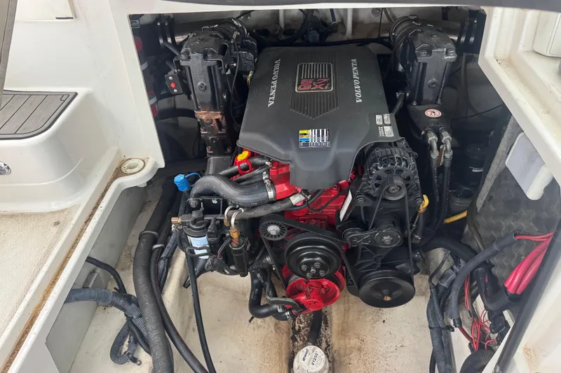 Slide: The Image of Engine compartment of a 2005 Monterey 248LS Montura Bowrider with Volvo Penta engine. - 24