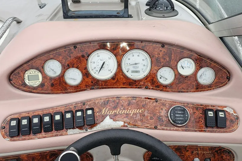 Slide: The Image of Dashboard of a 2002 Wellcraft 2600 Martinique boat. - 13