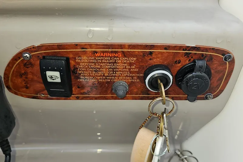 Slide: The Image of Warning panel and switches in Wellcraft 2600 Martinique boat, year 2002. - 15