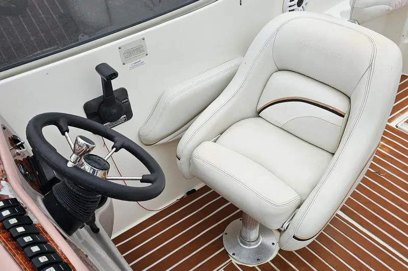 Slide: The Image of Steering wheel and captain's chair on 2002 Wellcraft 2600 Martinique boat. - 17