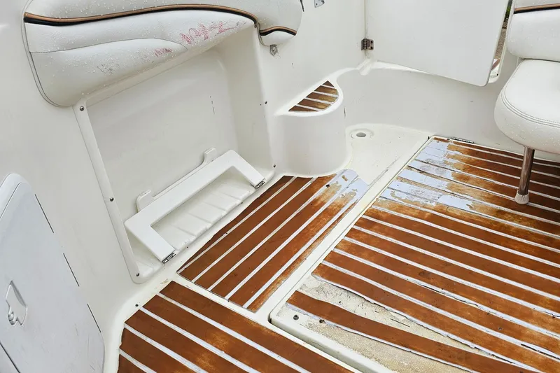 Slide: The Image of Interior of a 2002 Wellcraft 2600 Martinique with wooden flooring. - 18